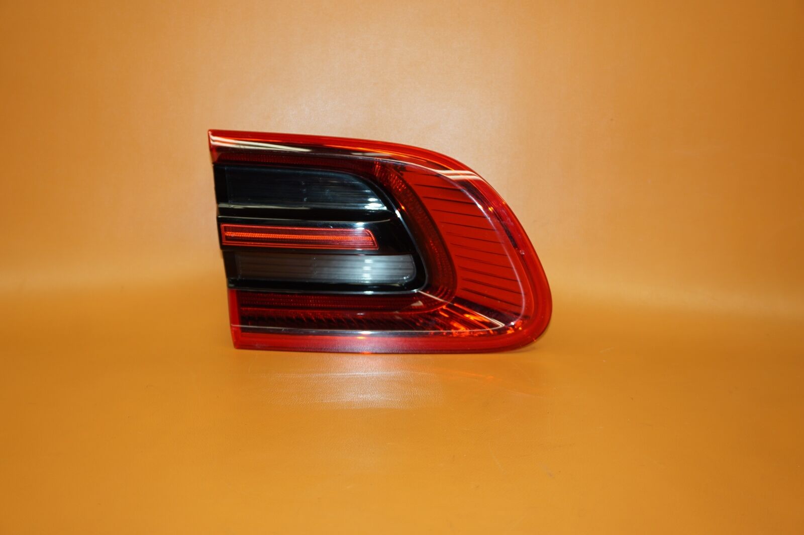 PORSCHE MACAN TAIL LIGHT GATE LEFT DRIVER 2015 2016