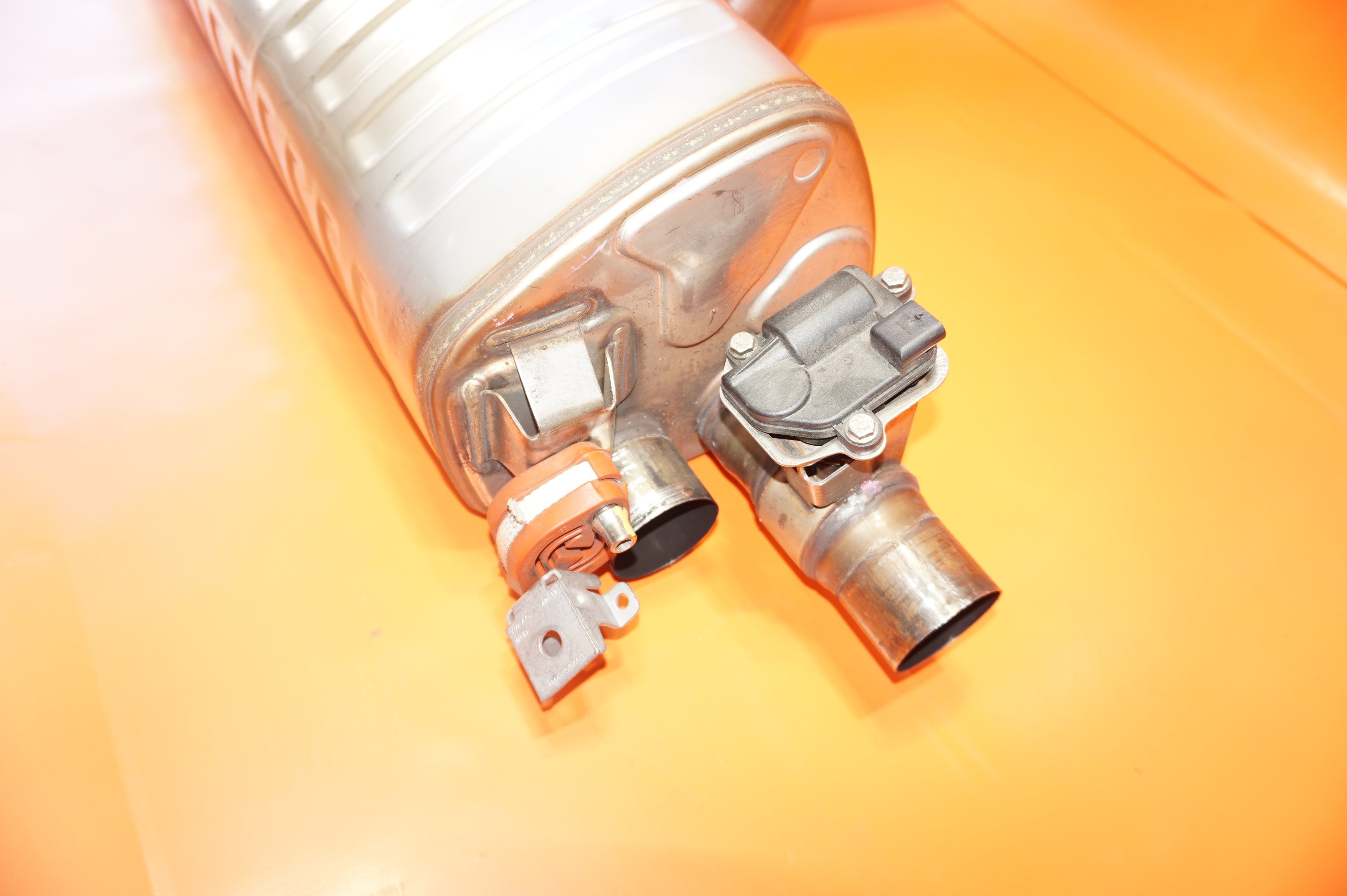 PORSCHE CAYENNE TURBO EXHAUST MUFFLER 2019 2020 2021 4M42536NL OEM