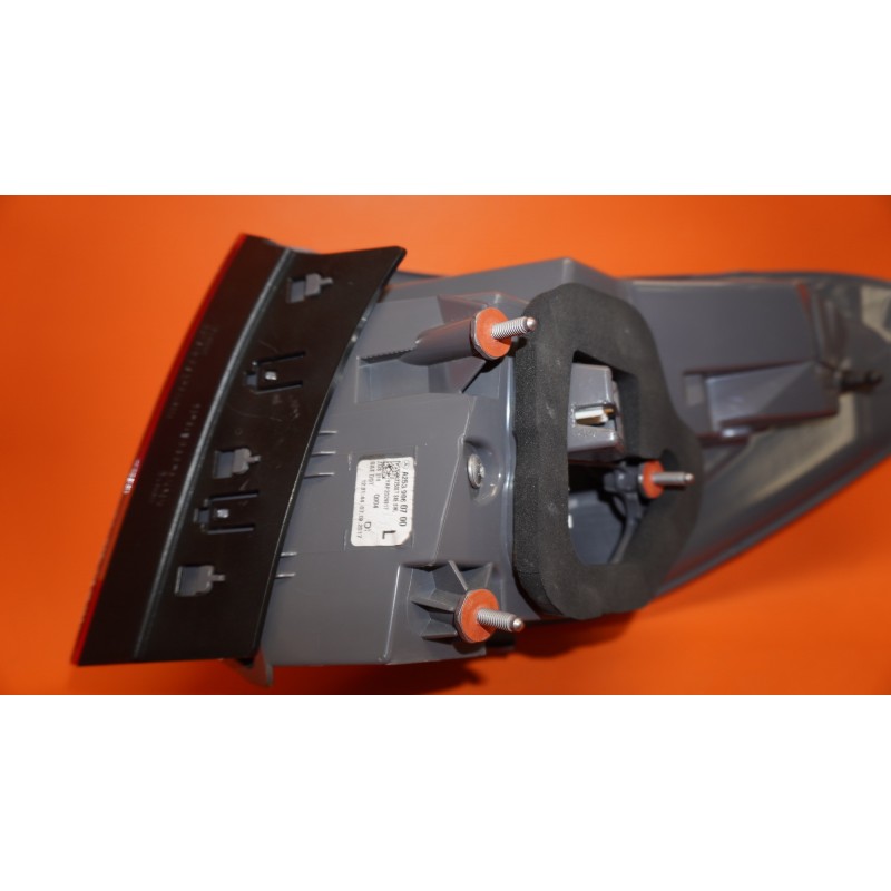 MERCEDES BENZ GLC300 TAIL LIGHT LEFT DRIVER 2016 2017 2018 LED