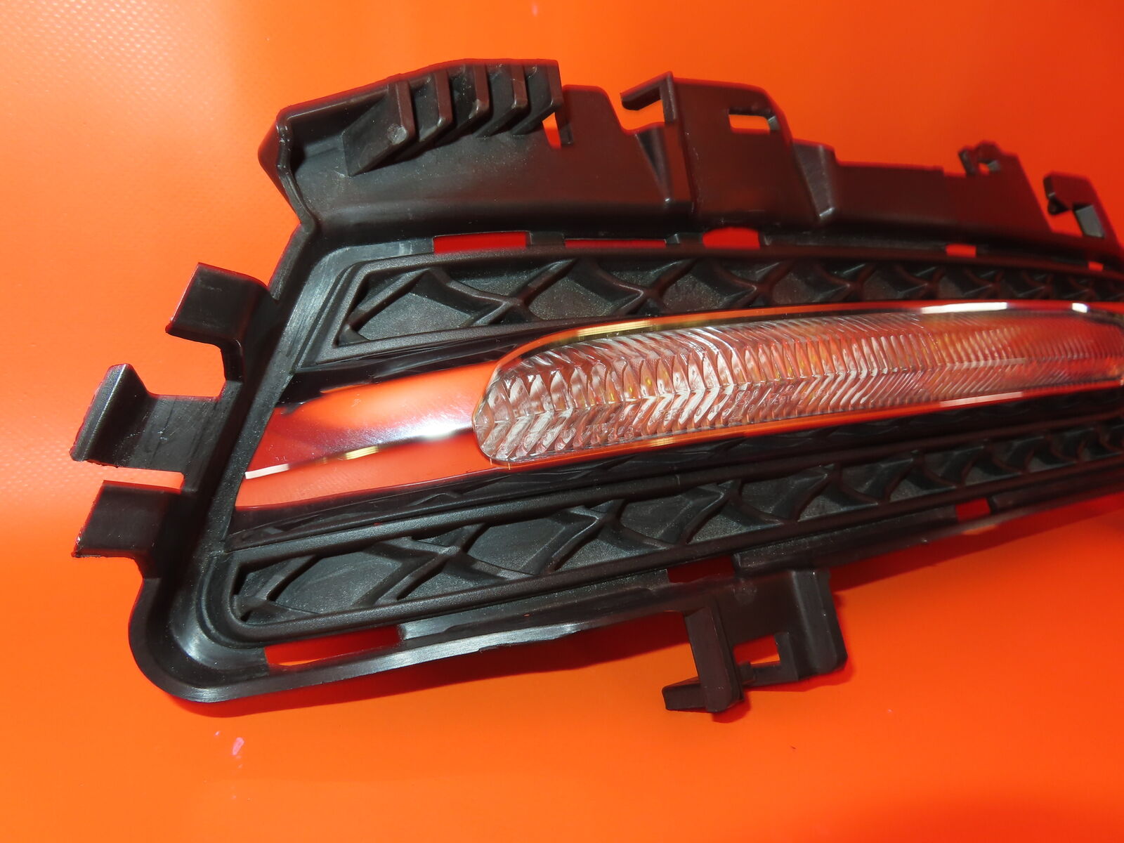 MERCEDES BENZ E350 FOG LIGHT LED GRILLE RIGHT 2011