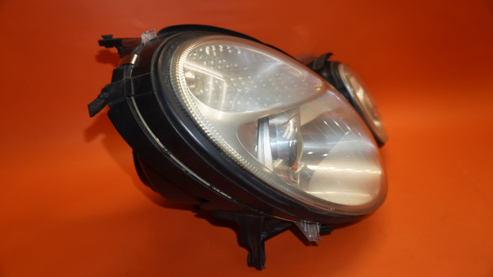 Hella OEM Halogen Headlight Set – Left & Right For Mercedes W211, OE 009260051/061