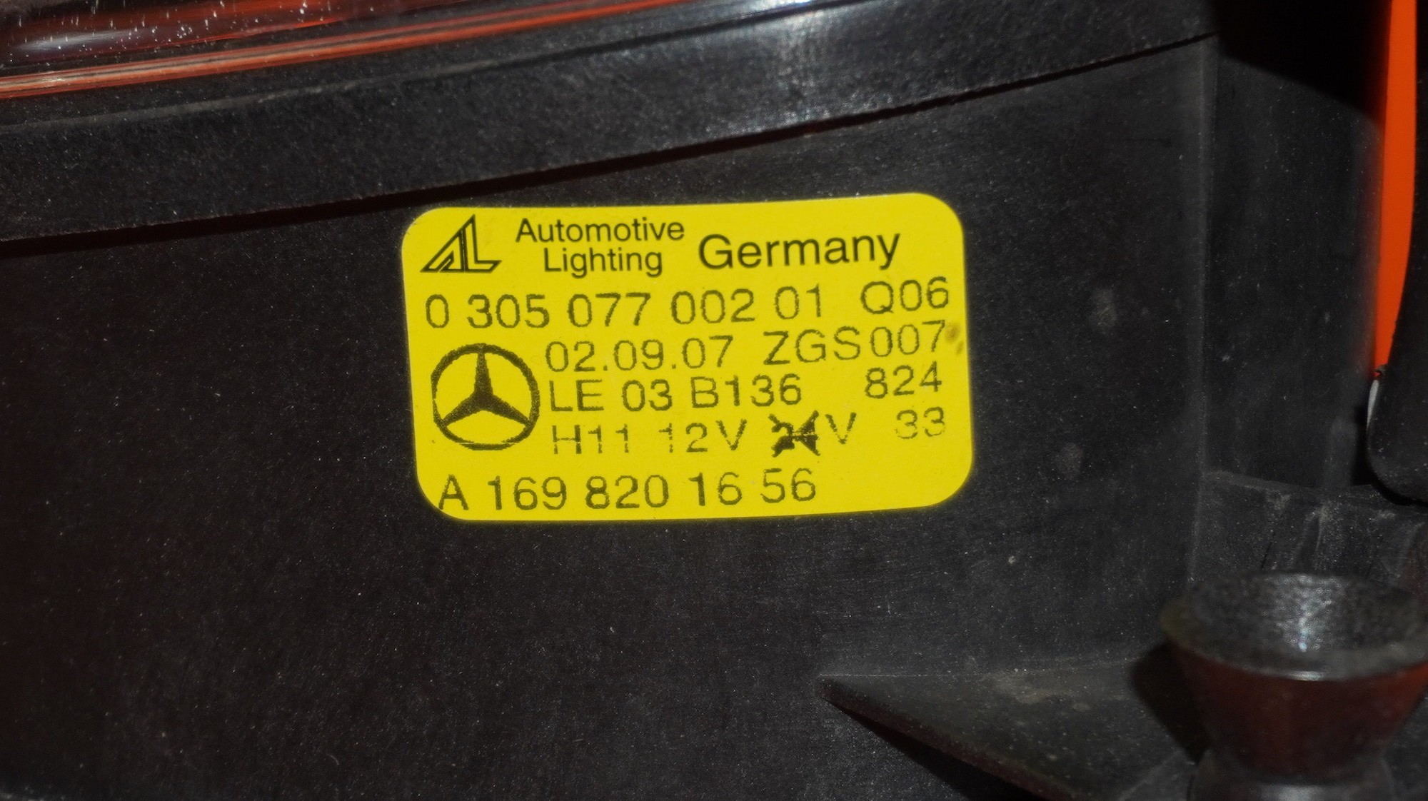 MERCEDES BENZ C300 FOG LIGHT RIGHT PASSENGER 2008 2009 A1698201656 OEM