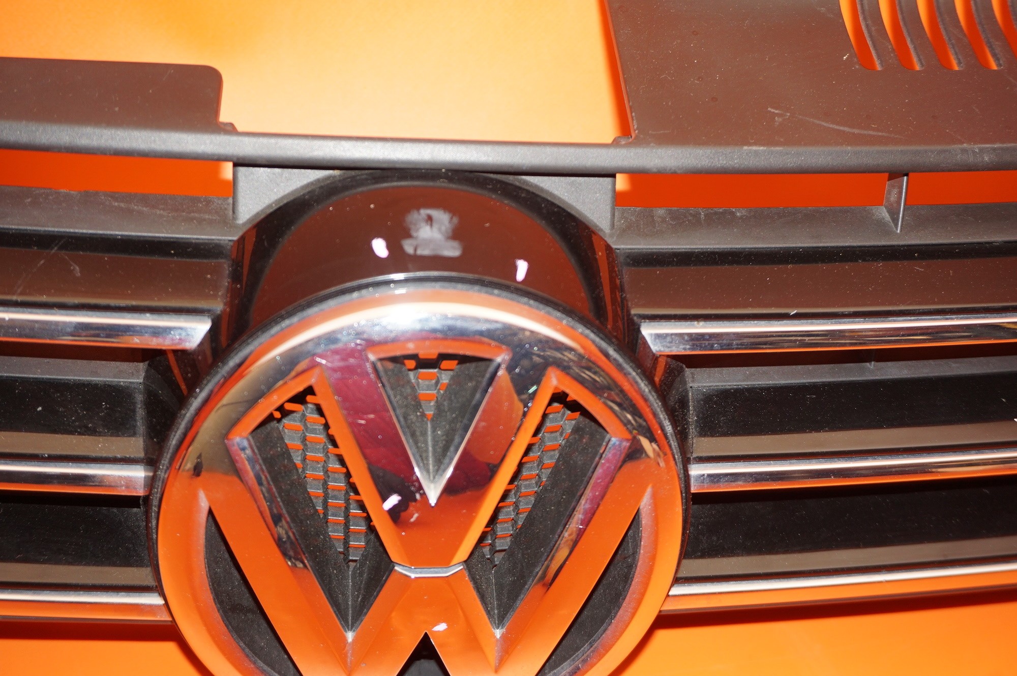 thumbnail image 2 of Genuine OEM Volkswagen Eos Front Grille Assembly | 2012-2016 | Part # 1Q0-853-651-AK-FXC | Chrome & Black Horizontal Billet 2 of 5
