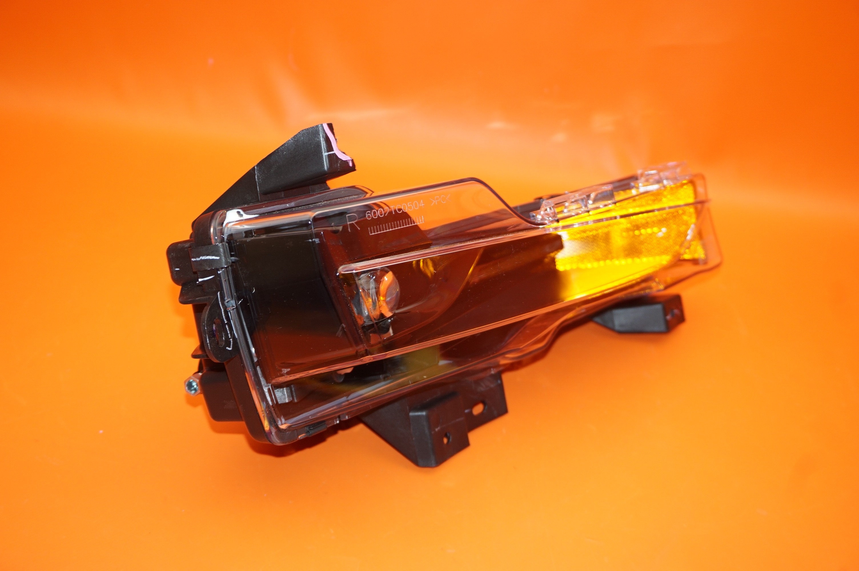 TESLA MODEL 3 FOG LIGHT RIGHT PASSENGER 2017 2018 2019 2020 107739200