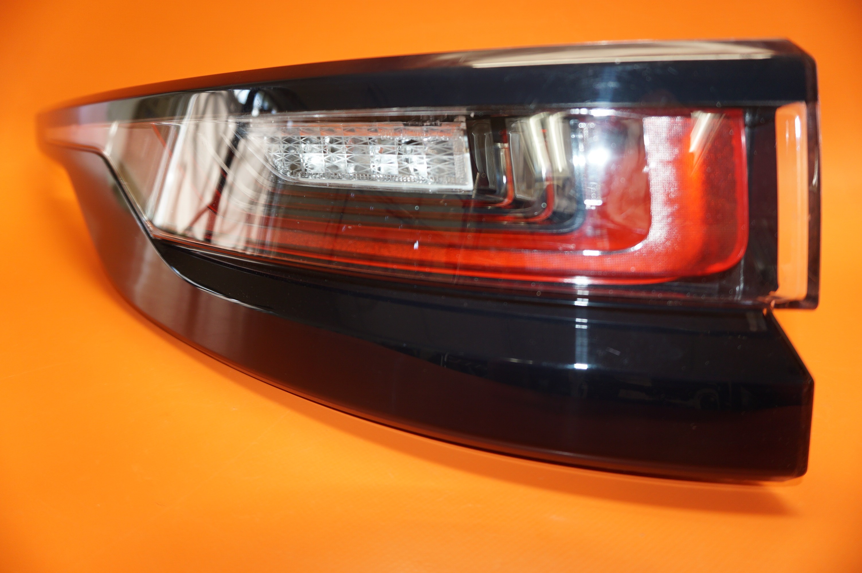 RANGE ROVER VELAR TAIL LIGHT LEFT 2018 2019 2020 JBA213405BG DAMAGED