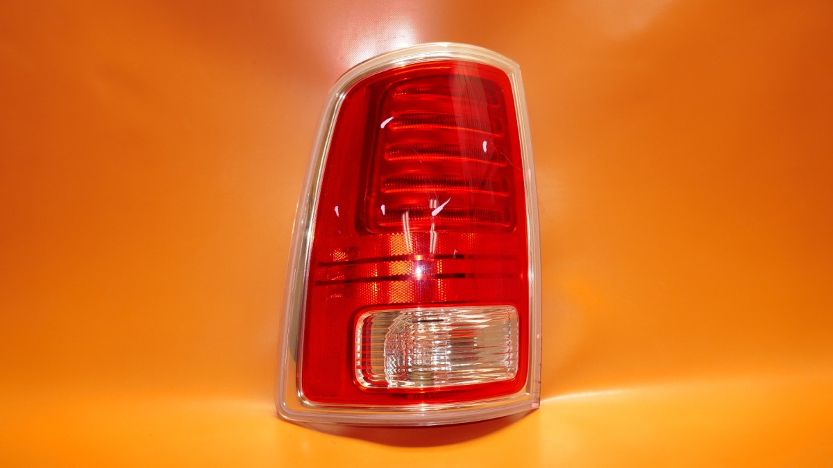 DODGE RAM 1500 TAIL LIGHT RIGHT PASSEGER 2013 2014 2015 2016 2017