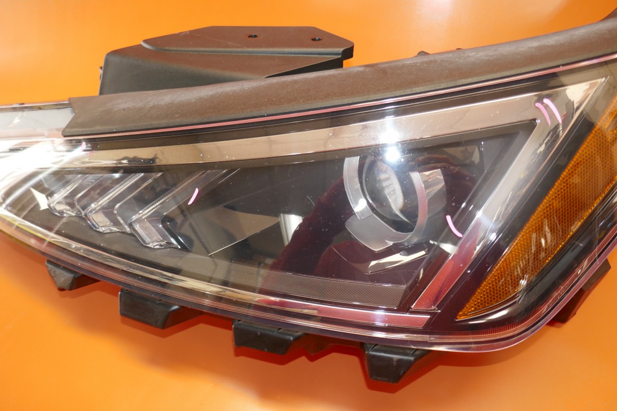Pair Halogen Headlights For Hyundai Elantra 1999-2000 (GL, GLS) – Left & Right With Bulbs – By Evan-Fischer