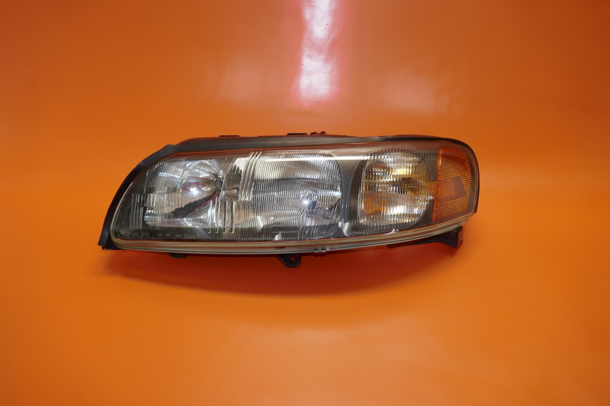 VOLVO XC70 HEADLIGHT LEFT DRIVER 2001 2002 2003 2004 HALOGEN S60