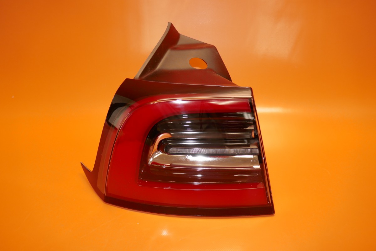 Details about / Tesla Model 3 Rear Left Tail Light Trunk Lid Taillight Lamp 1077401-00-G Clean