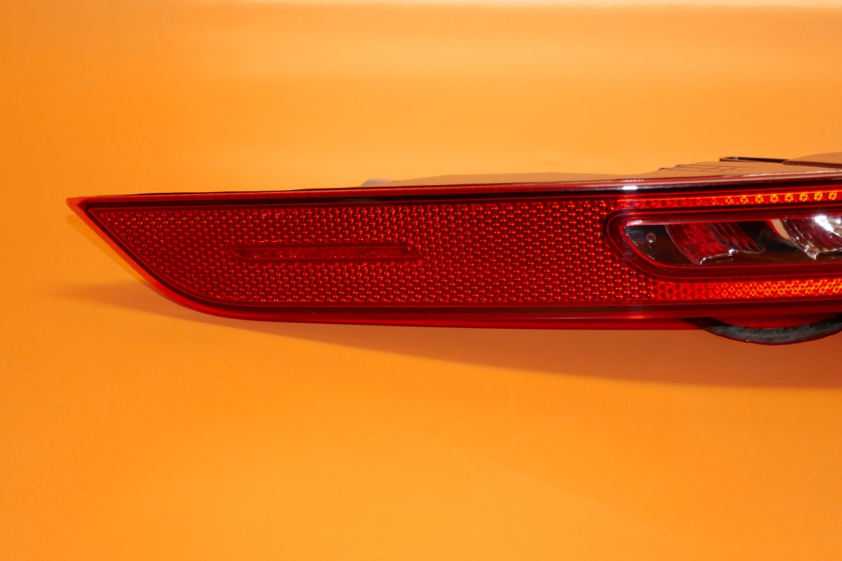 PORSCHE MACAN TAIL LIGHT LEFT BUMPER REFLECTOR 2015 2016