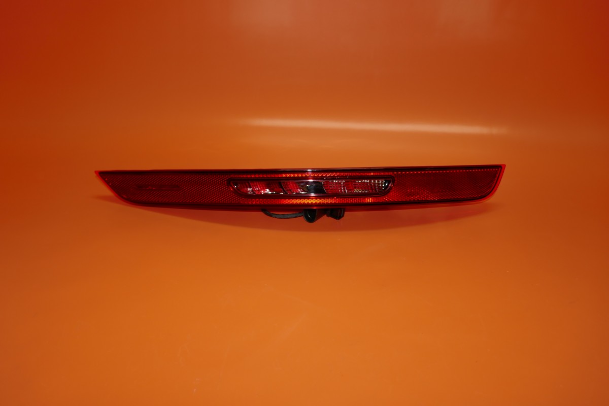 PORSCHE MACAN TAIL LIGHT LEFT BUMPER REFLECTOR 2015 2016