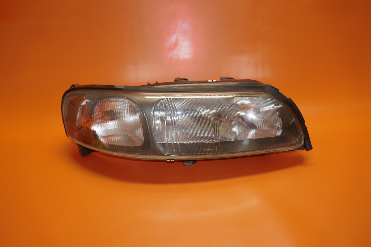 VOLVO XC70 HEADLIGHT RIGHT PASSENGER 2001 2002 2003 2004 HALOGEN S60