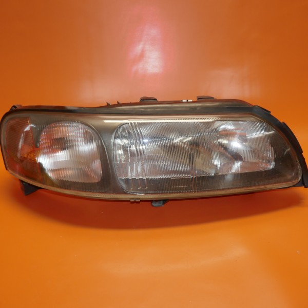 VOLVO XC70 HEADLIGHT RIGHT PASSENGER 2001 2002 2003 2004 HALOGEN S60
