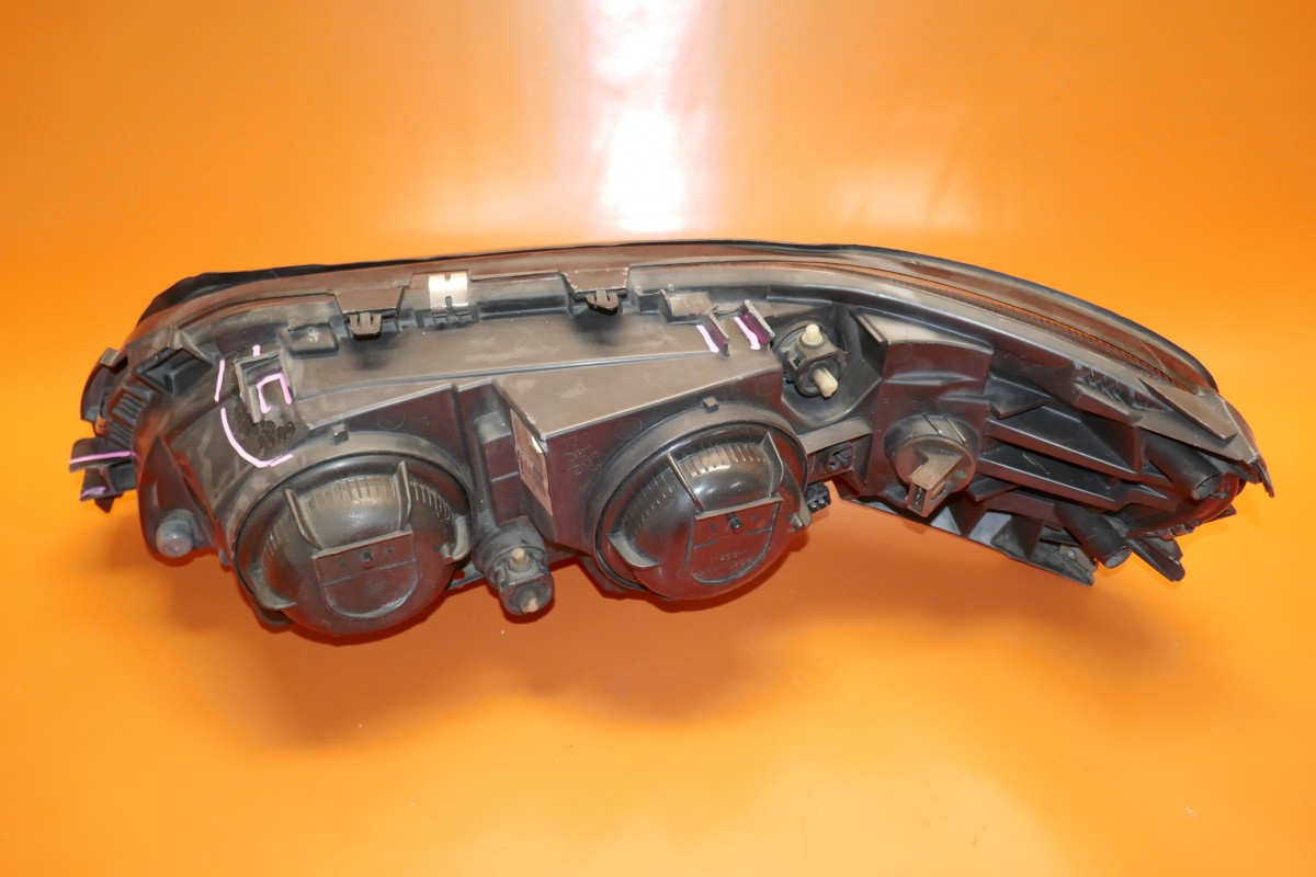 VOLVO XC70 HEADLIGHT RIGHT PASSENGER 2001 2002 2003 2004 HALOGEN S60