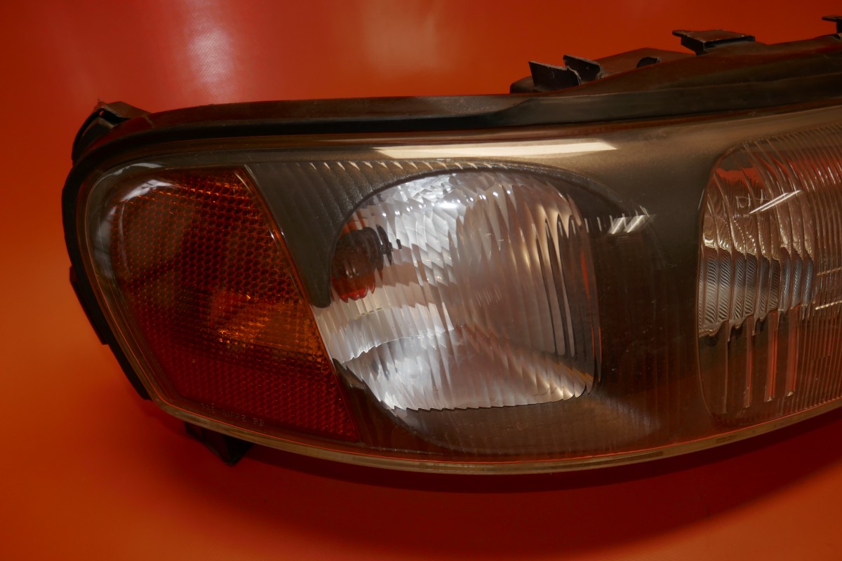 VOLVO XC70 HEADLIGHT RIGHT PASSENGER 2001 2002 2003 2004 HALOGEN S60