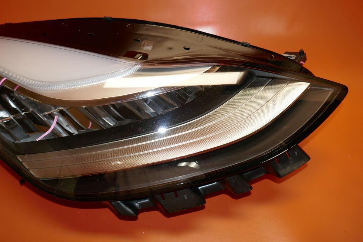 TESLA MODEL Y HEADLIGHT RIGHT PASSENGER 2020 2021 2022 107737200K OEM