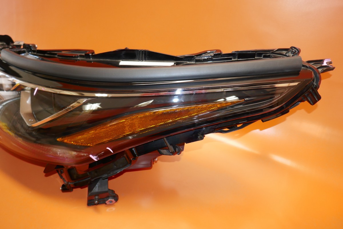 TOYOTA HIGHLANDER HEADLIGHT LEFT DRIVER 2020 2021 LED 101008A04S OEM