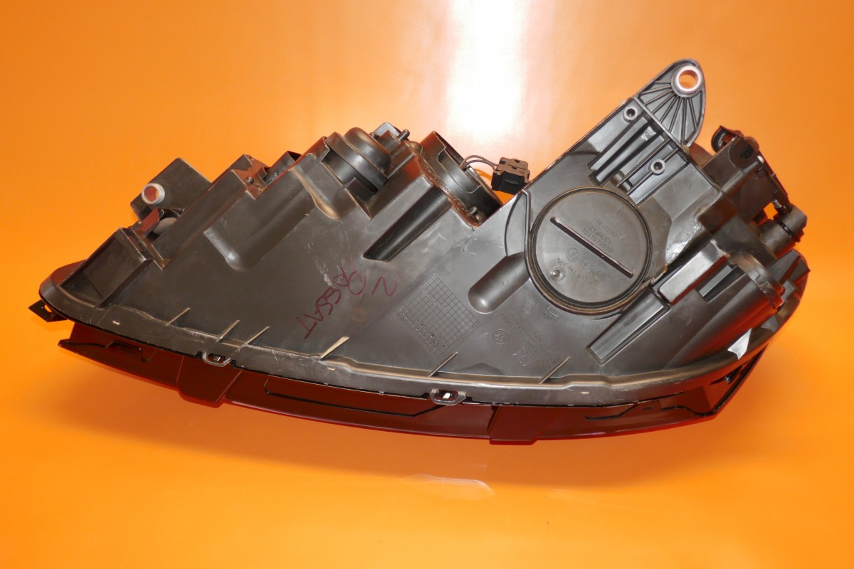 VW PASSAT HEADLIGHT RIGHT PASSENGER 2012 2013 2014 HALOGEN 561941006B OEM