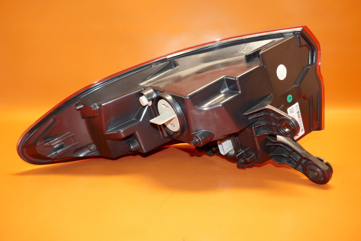 BMW X2 TAIL LIGHT RIGHT PASSENGER 2018 2019 2020 LED F39 F03688500E OEM