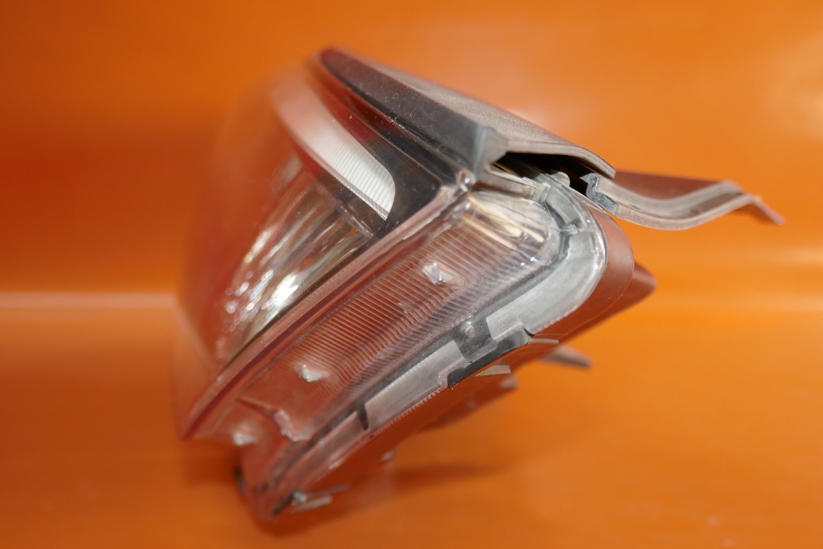 HYUNDAI TUCSON HEADLIGHT RIGHT PASSENGER 2016 2017 2018 HALOGEN 92102