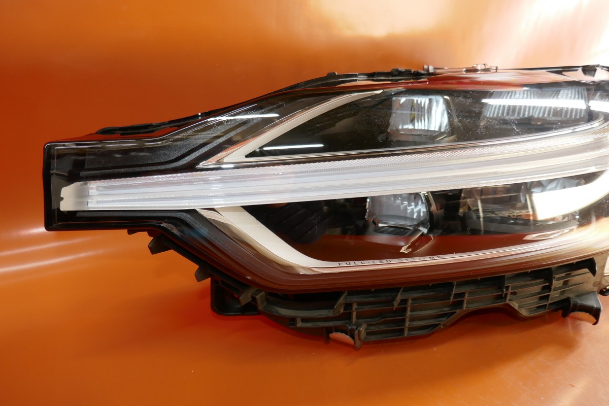 VOLVO XC60 HEADLIGHT LEFT DRIVER 2018 2019 2020 2021 FULL LED 32208975 OEM