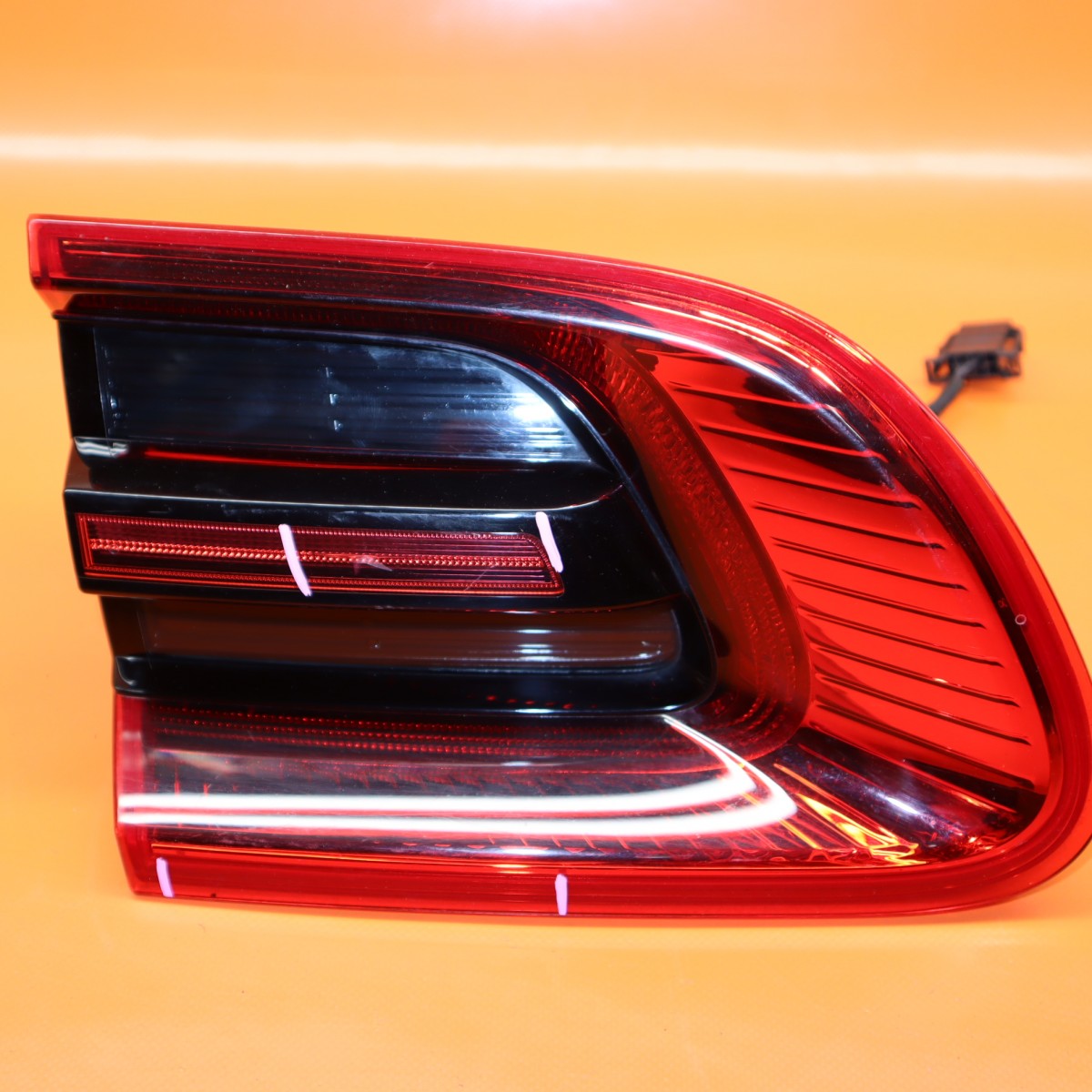 PORSCHE MACAN TAIL LIGHT GATE LEFT DRIVER 2015 2016 2017 2018