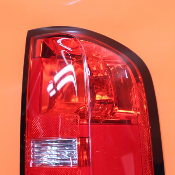 Passenger Side Outer Tail Light Assembly For 2013-2016 Chevy Malibu – Chrome Housing, Clear/Red Lens, GM2805110