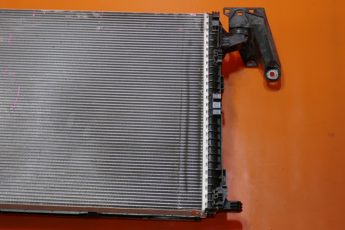 AUDI Q7 COOLING FAN 2018 2019 2020 8W0121003D OEM DAMAGED