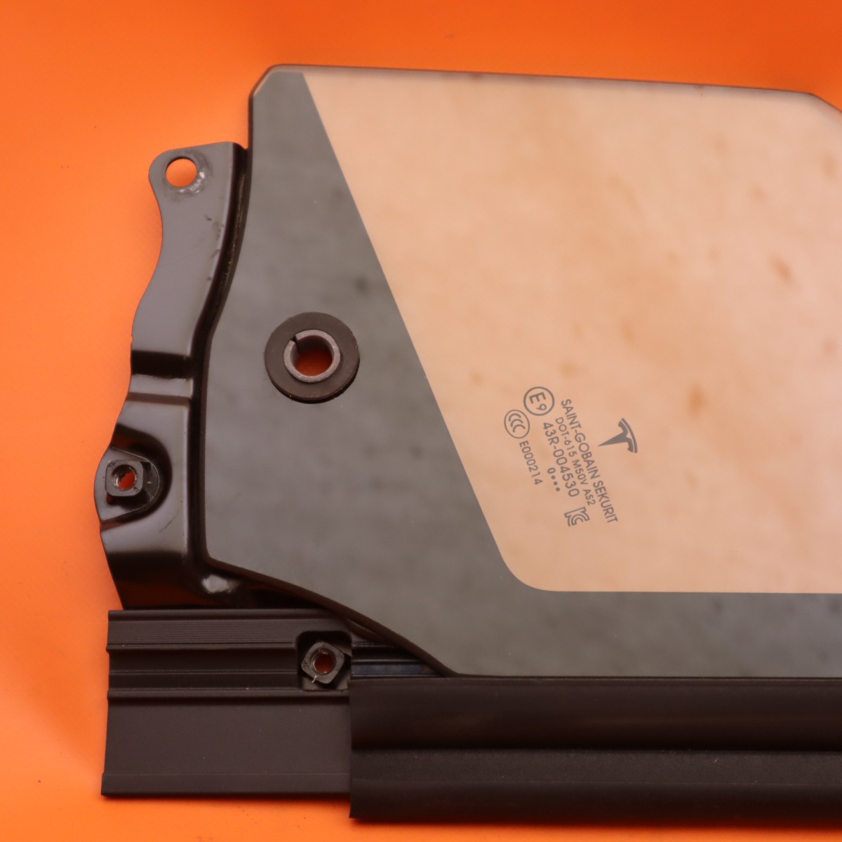 TESLA MODEL X DOOR QUARTER GLASS LEFT FRONT 2016 2017 2018 2019 2020