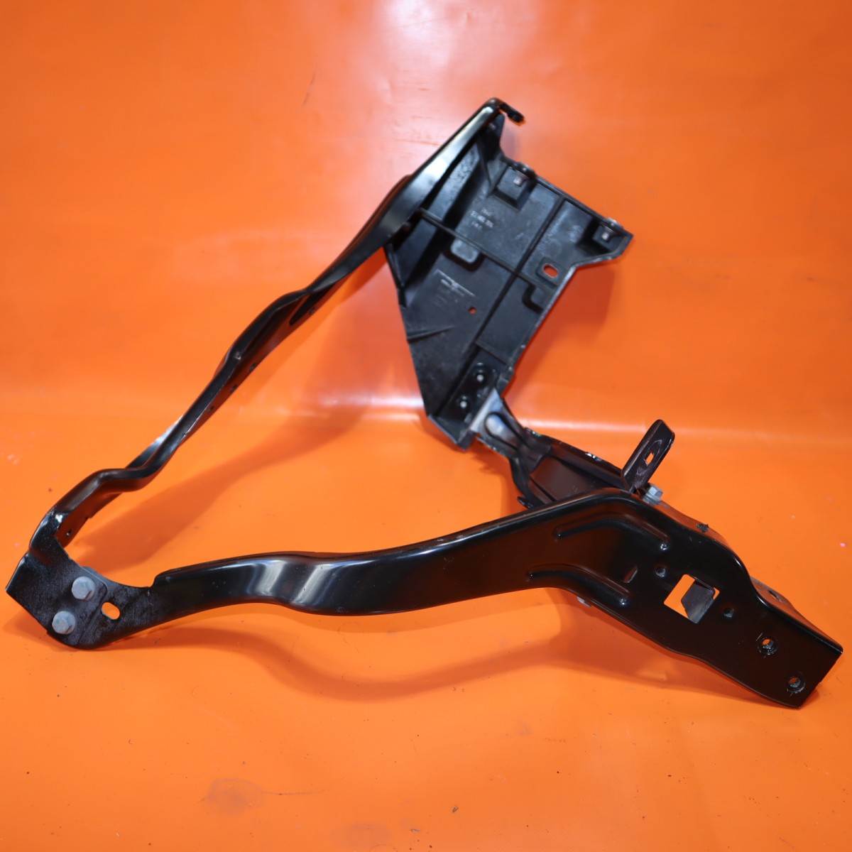 MERCEDES BENZ CLS63 HEADLIGHT SUPPORT BRACKET RIGHT 2012 2013 2014