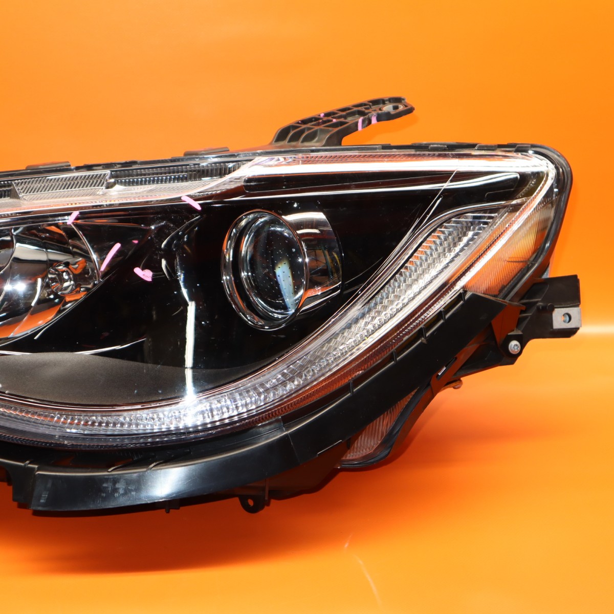 thumbnail image 2 of Driver Side Halogen Headlight For 2017-2020 Chrysler Pacifica – With Bulb – Evan-Fischer CH2502288 – 1-Year Warranty 2 of 4