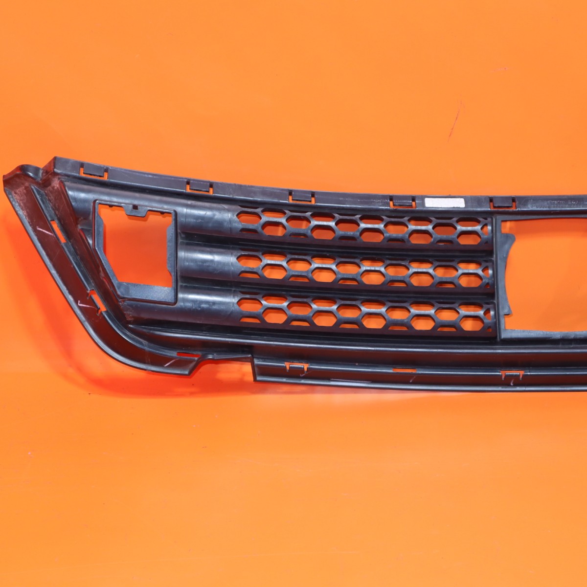 JEEP GRAND CHEROKEE LOWER GRILLE 2016 68265267AA OEM