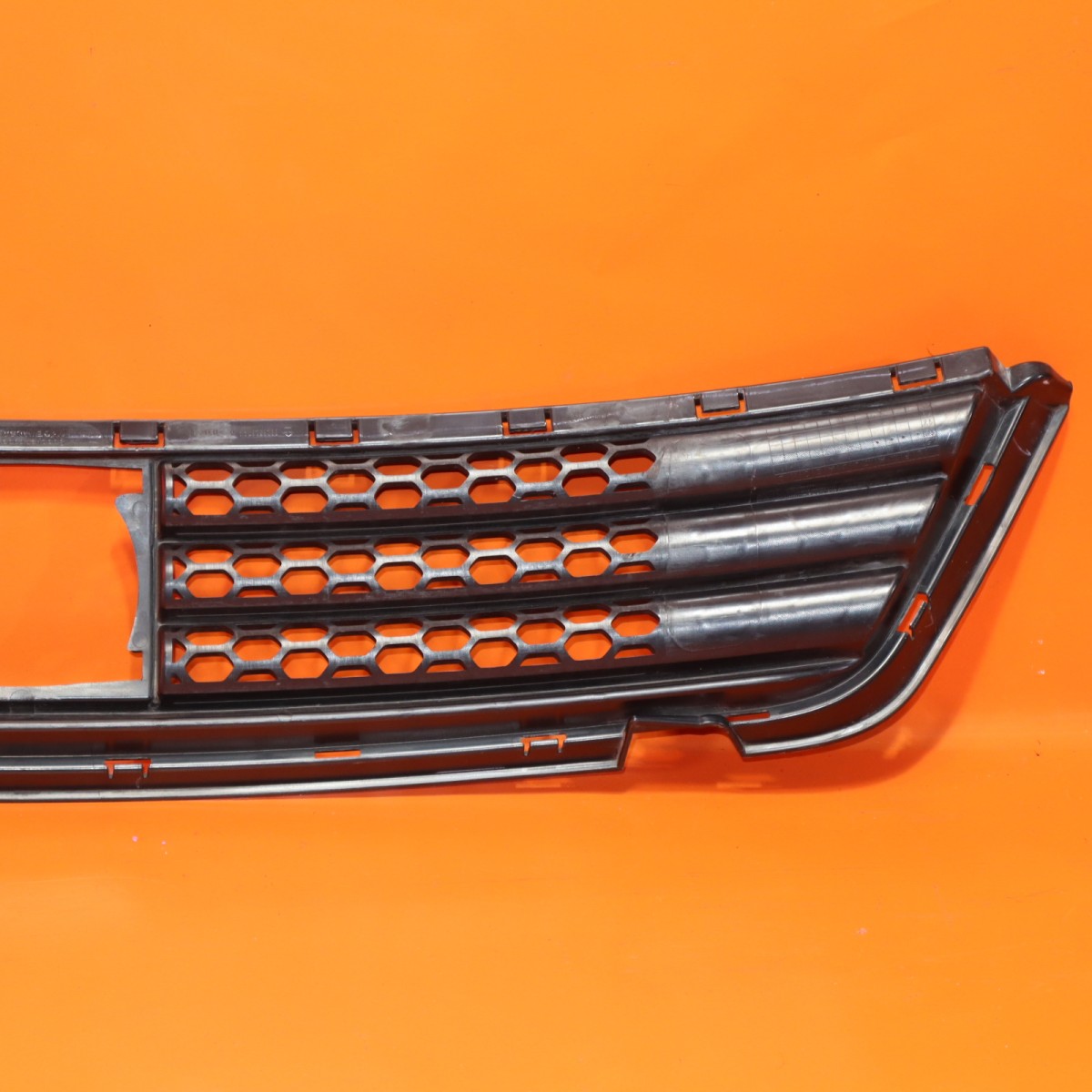 JEEP GRAND CHEROKEE LOWER GRILLE 2016 68265267AA OEM