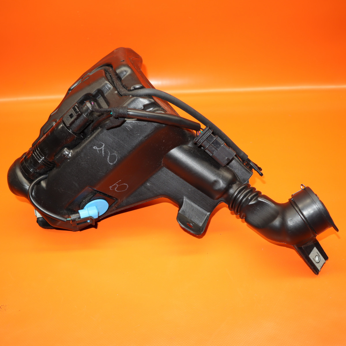 TESLA MODEL 3 WINDSHIELD WASHER RESERVOIR 2019 2020 2021 2022 2023