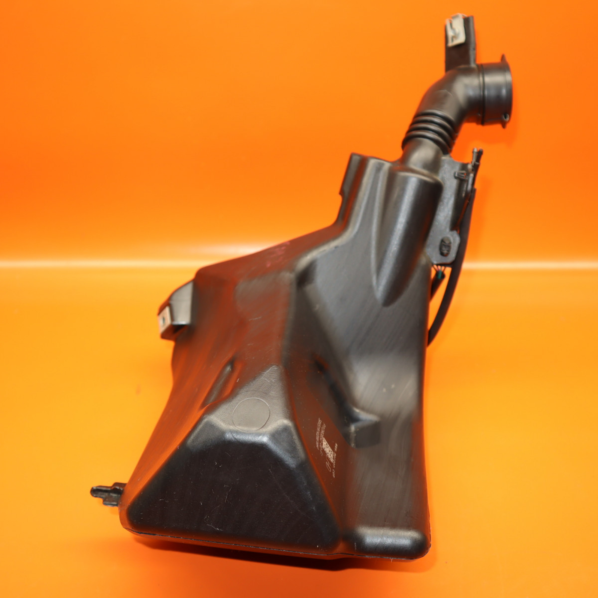 TESLA MODEL 3 WINDSHIELD WASHER RESERVOIR 2019 2020 2021 2022 2023