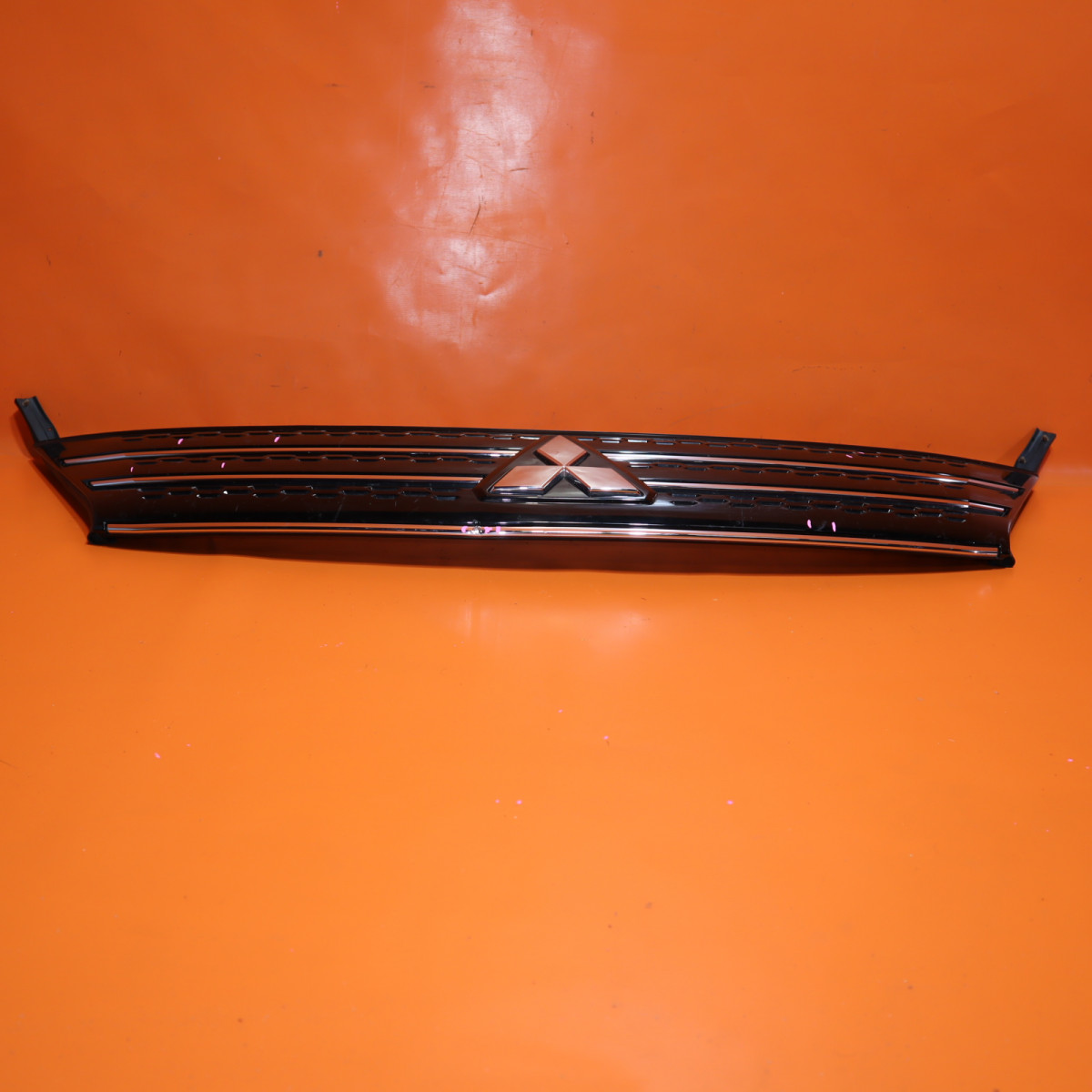 Front Upper Bumper Grille For 2016-2018 Mitsubishi Outlander – Chrome/Black