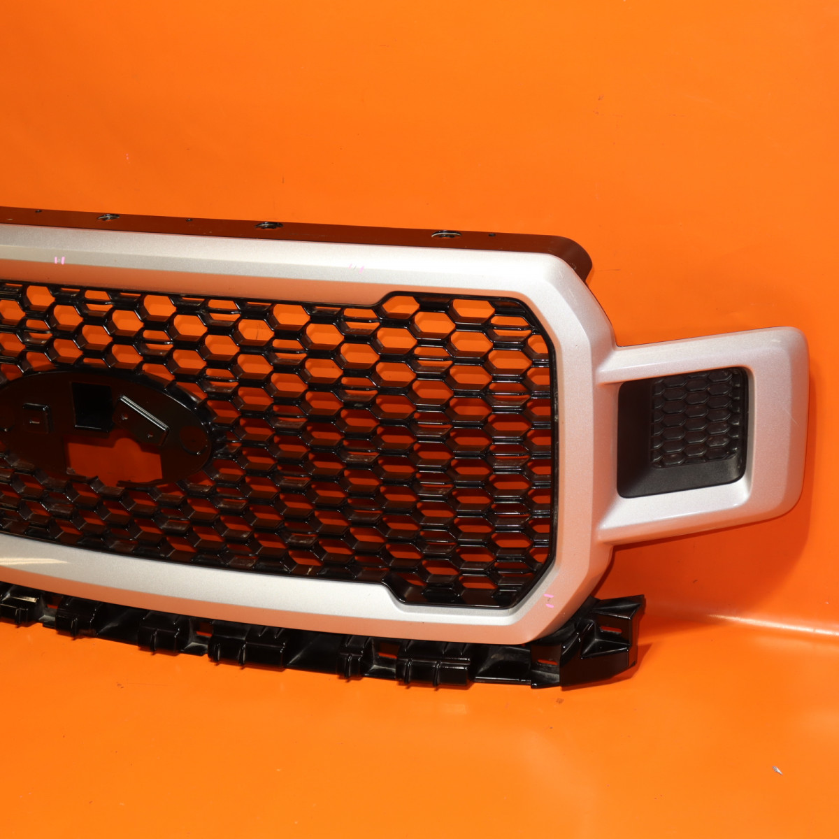 OEM Ford F-150 Front Grille Emblem – 2018-2022 – JL34-8B262-AB – Blue/Chrome/Textured
