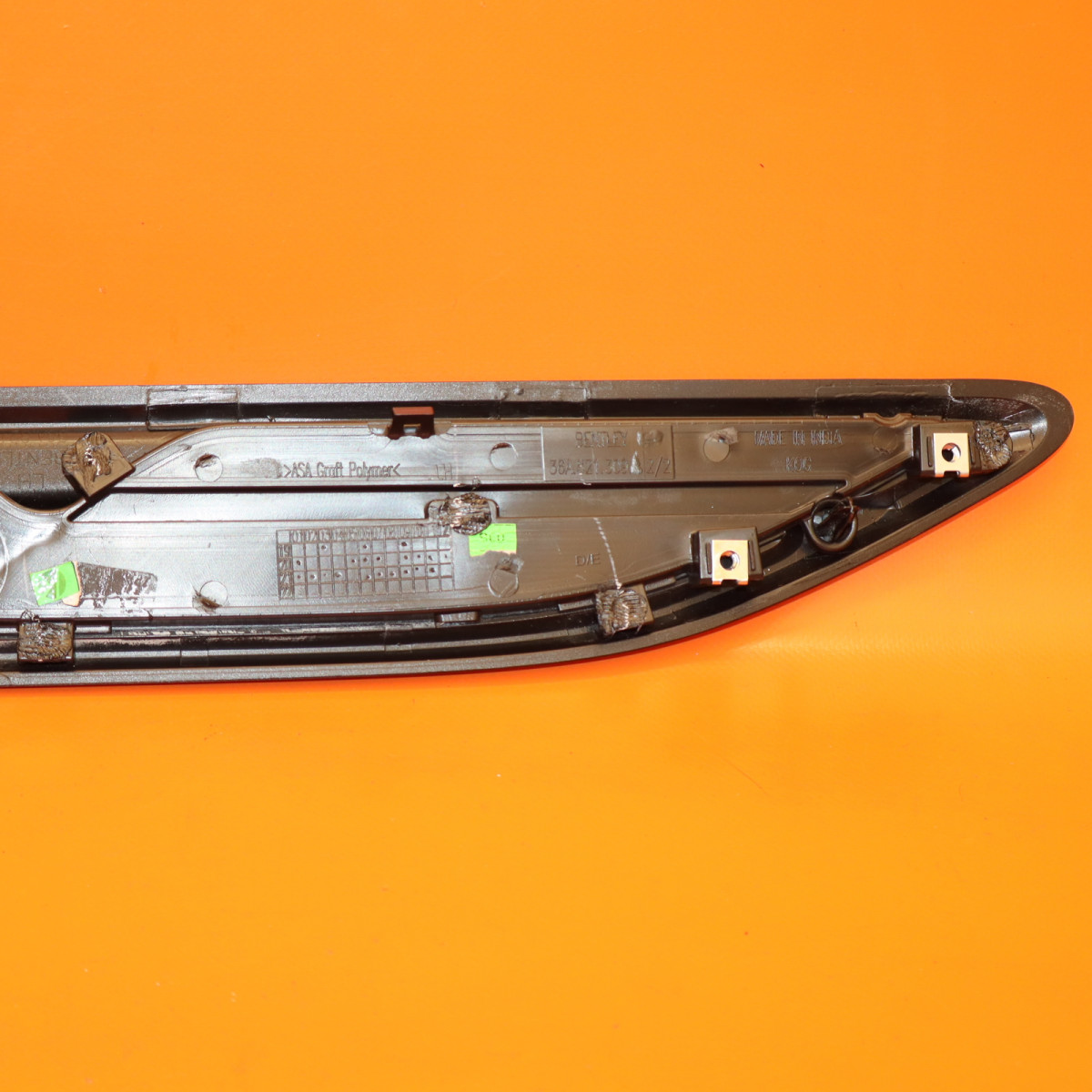 BENTLEY BENTAYGA FENDER MOLDING VENT GRILLE LEFT DRIVER 2018